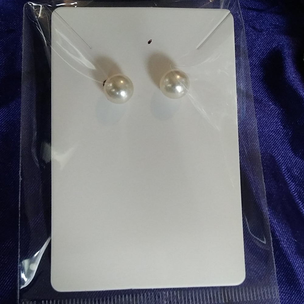 Pearl earrings costume